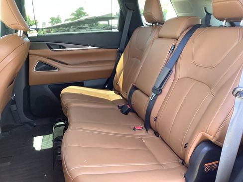 Used 2023 INFINITI QX60 Sensory w/ Vision Package AWD/4WD image 9
