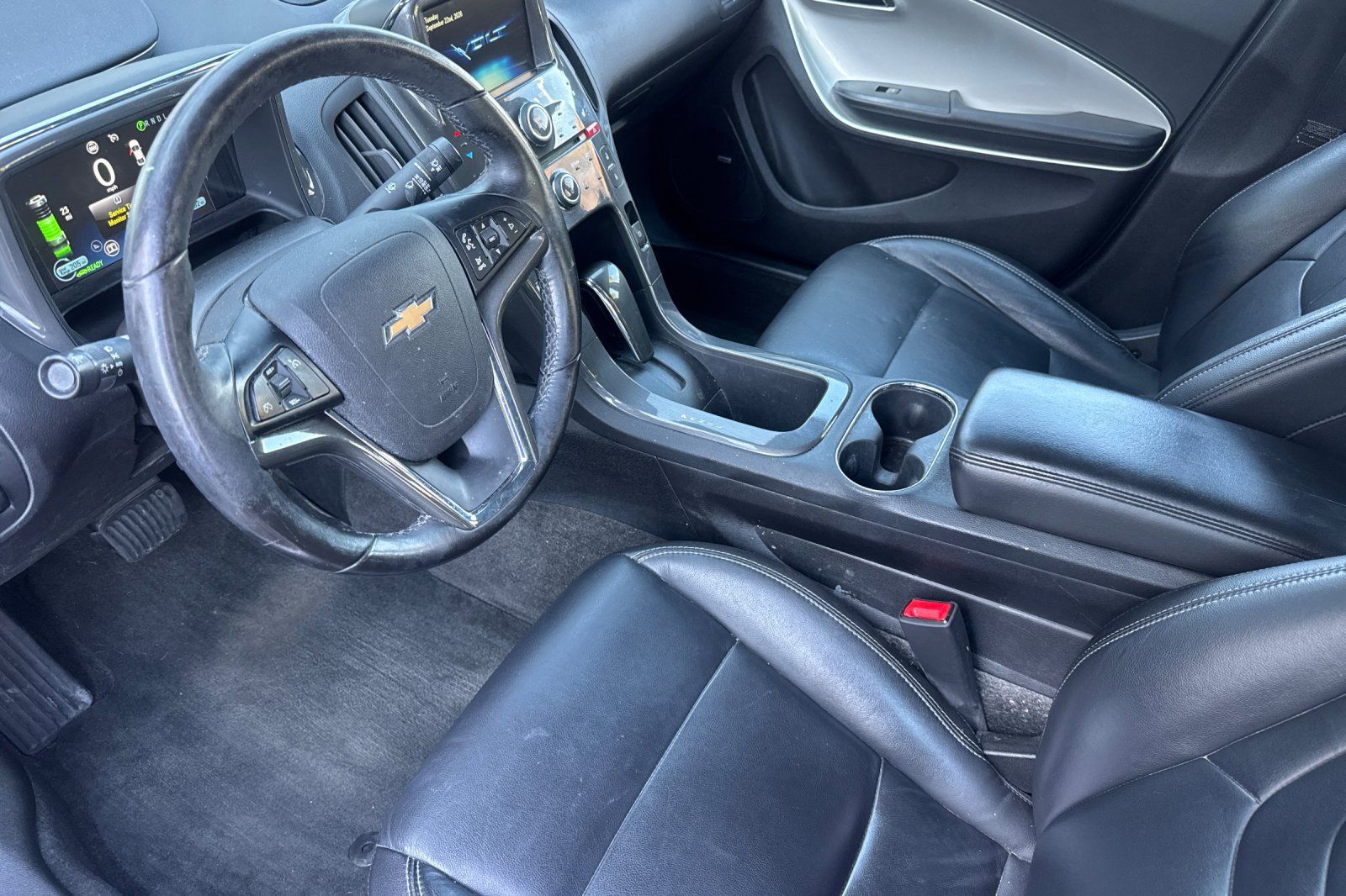 Used 2015 Chevrolet Volt Premium w/ Premium Trim Package FWD image 11