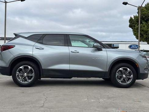 Used 2025 Chevrolet Blazer LT FWD image 4