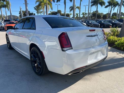 Used 2022 Chrysler 300 Touring L w/ Popular Equipment Group image 7