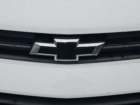 Used 2020 Chevrolet Trax LT w/ Sun & Sound Package FWD image 11