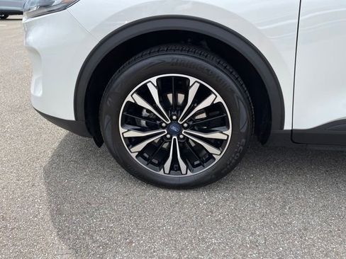 Used 2022 Ford Escape SE w/ SE Sport Appearance Package image 23