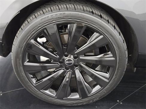 Used 2025 Land Rover Range Rover Long Wheelbase SE image 10
