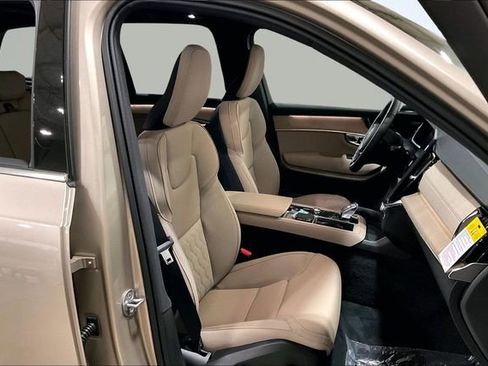 New 2026 Volvo XC90 T8 Plus w/ Protection Package Premier AWD/4WD image 12