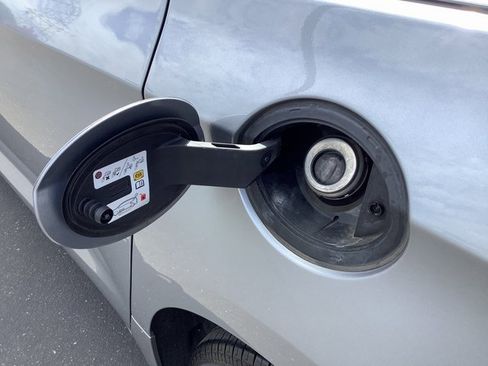 Used 2021 Chrysler Voyager Lxi image 22