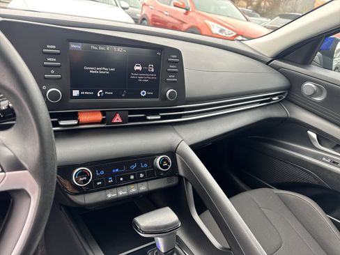 Used 2023 Hyundai Elantra SEL image 29
