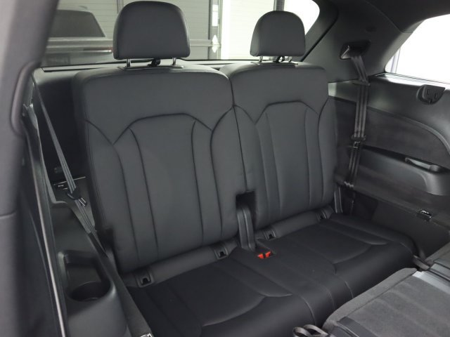 Certified 2025 Audi Q7 3.0T Prestige w/ Prestige Package AWD/4WD image 24