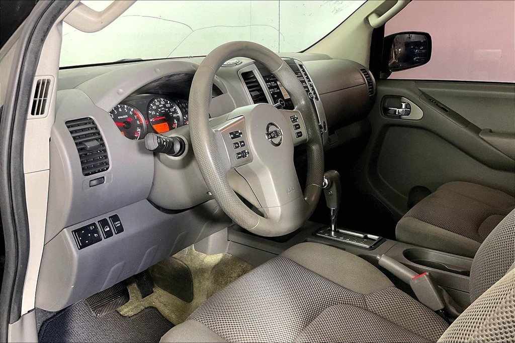 Used 2014 Nissan Frontier SV w/ SV Value Truck Package AWD/4WD image 15