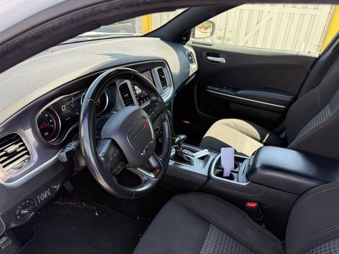 Used 2023 Dodge Charger SXT RWD image 5