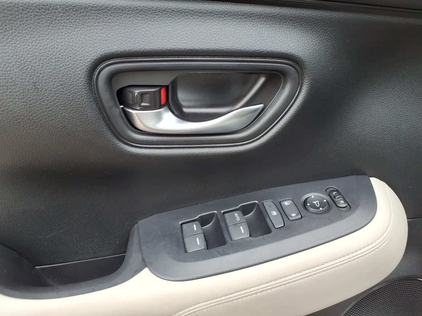 Used 2025 Honda HR-V LX image 12
