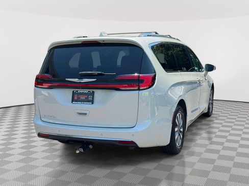Used 2021 Chrysler Pacifica Touring-L FWD image 6