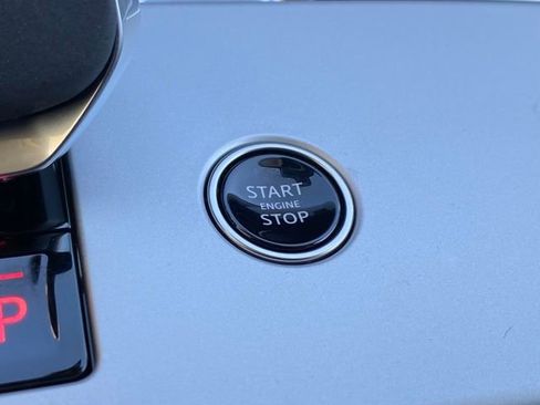 New 2025 Land Rover Range Rover SE image 14