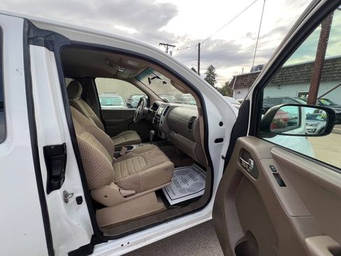 Used 2017 Nissan Frontier SV AWD/4WD image 9