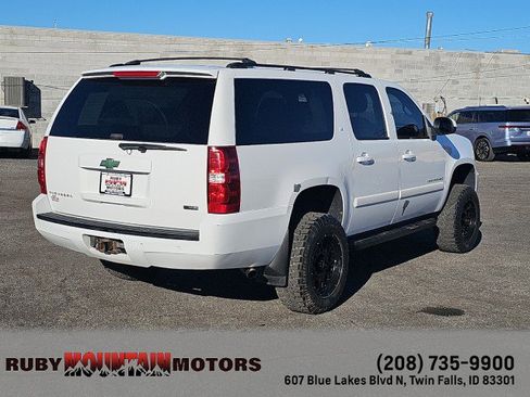 Used 2007 Chevrolet Suburban LT w/ LT Preferred Equipment Group image 7