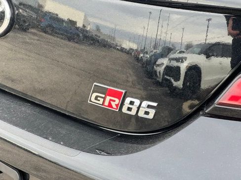 Used 2024 Toyota GR86 Premium image 13