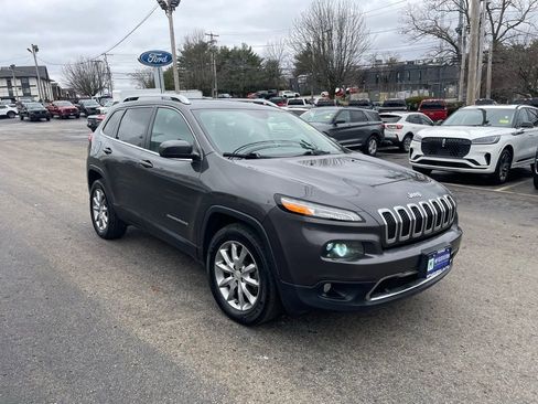 Used 2018 Jeep Cherokee Limited image 7