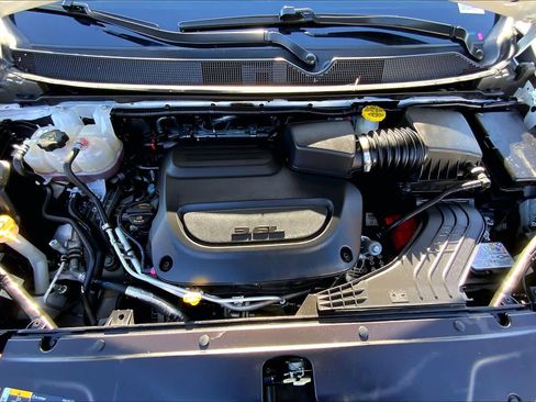 Certified 2024 Chrysler Pacifica Touring-L image 27