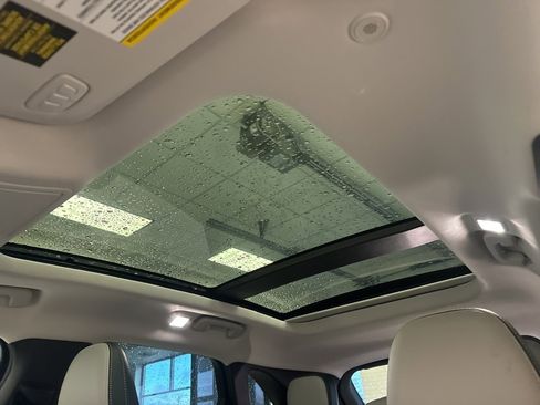 New 2025 Ford Escape SE w/ PHEV Premium Package image 35