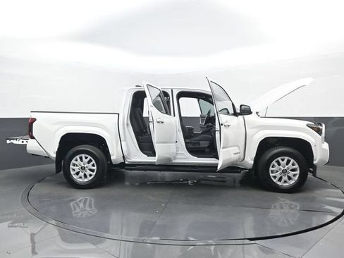 Used 2025 Toyota Tacoma SR5 RWD image 30
