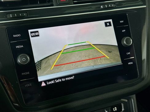 Used 2021 Volkswagen Tiguan SEL FWD image 10