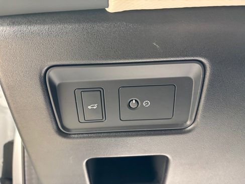 Used 2023 Land Rover Discovery S R-Dynamic image 21