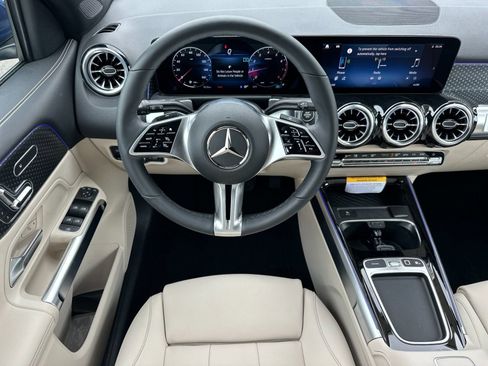 New 2025 Mercedes-Benz GLB 250 4MATIC image 15