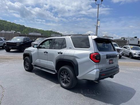 Used 2025 Toyota 4Runner SR5 AWD/4WD image 3