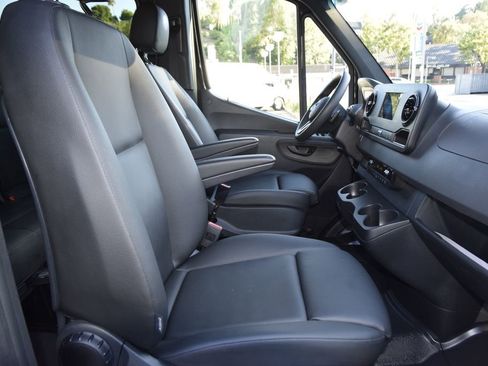 Used 2023 Mercedes-Benz Sprinter 2500 image 12