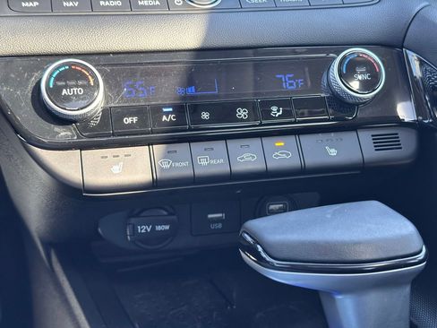 Used 2023 Hyundai Elantra Limited image 34