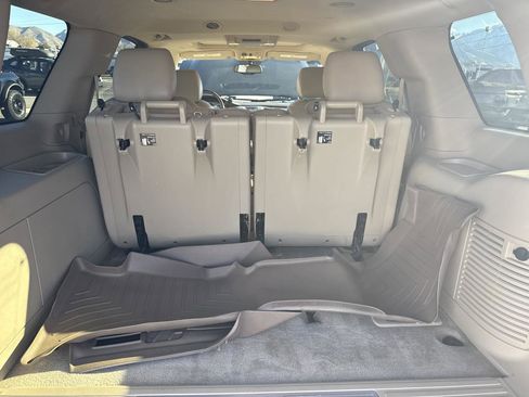 Used 2013 Cadillac Escalade Premium image 17