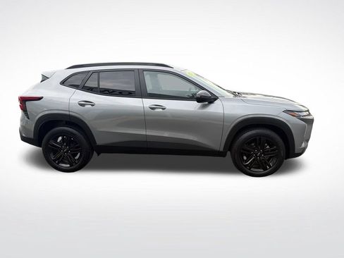 Used 2024 Chevrolet Trax ACTIV w/ Sunroof Package FWD image 6