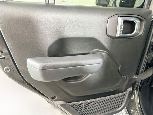Used 2023 Jeep Gladiator Sport AWD/4WD image 26