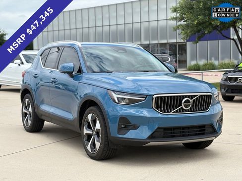 Certified 2025 Volvo XC40 B5 Plus AWD/4WD image 3