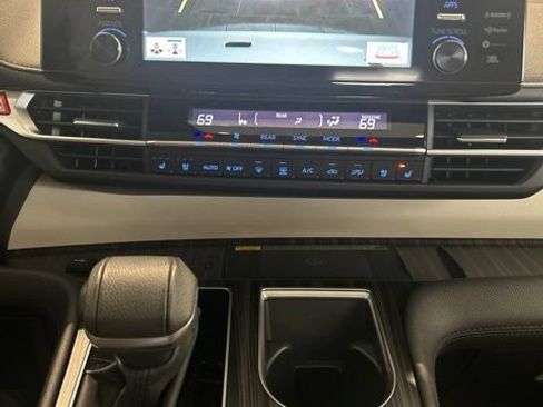 Certified 2024 Toyota Sienna Limited AWD/4WD image 13