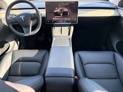 Used 2022 Tesla Model Y Long Range AWD/4WD image 5