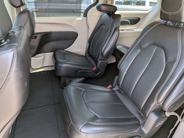 Used 2024 Chrysler Pacifica Touring-L FWD image 14