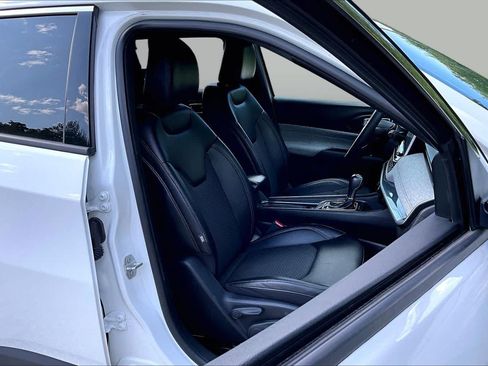 Used 2024 Jeep Compass Latitude AWD/4WD image 8