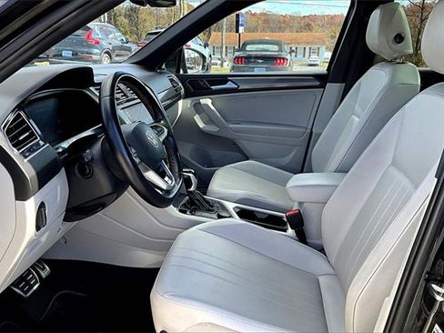 Used 2023 Volkswagen Tiguan SE R-Line image 10