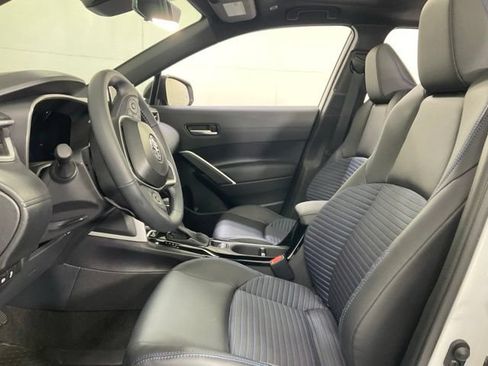 Used 2025 Toyota Corolla Cross AWD Hybrid w/ Convenience Package image 34