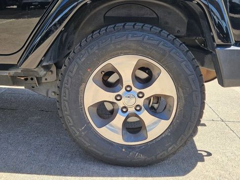 Used 2018 Jeep Wrangler Unlimited Sahara image 23