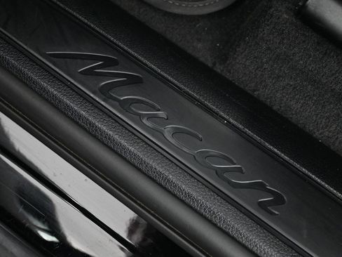 Used 2022 Porsche Macan image 25