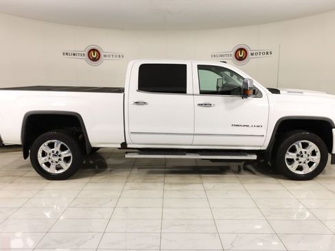 Used 2019 GMC Sierra 2500 Denali w/ Duramax Plus Package AWD/4WD image 2