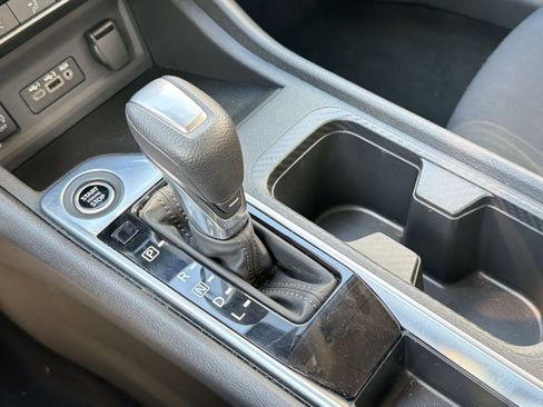 Used 2025 Nissan Sentra SV FWD image 16