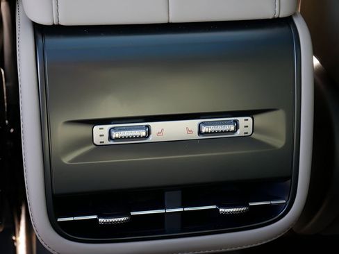 Used 2025 Lincoln Nautilus Reserve AWD/4WD image 15
