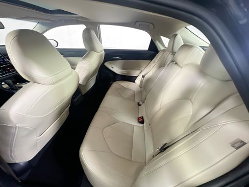 Used 2019 Toyota Avalon XLE image 24