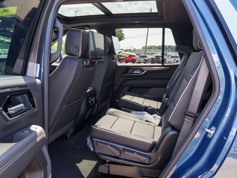 New 2026 GMC Yukon Elevation w/ Elevation Premium Package AWD/4WD image 12