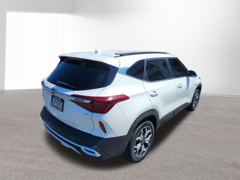 Used 2021 Kia Seltos EX image 4