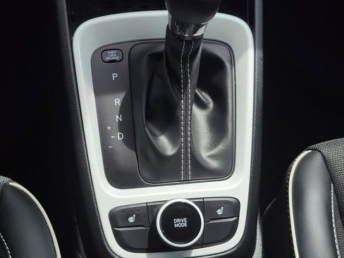 Certified 2024 Hyundai Venue Limited FWD image 23