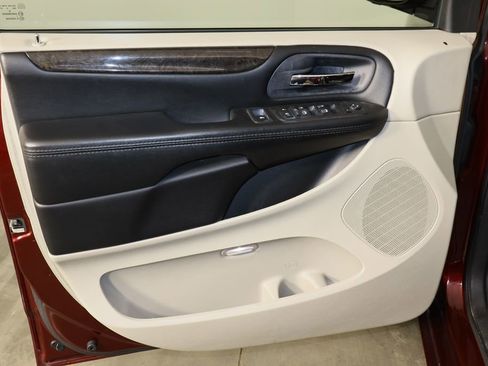 Used 2019 Dodge Grand Caravan SE image 22