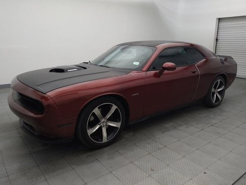 Used 2018 Dodge Challenger R/T RWD image 2